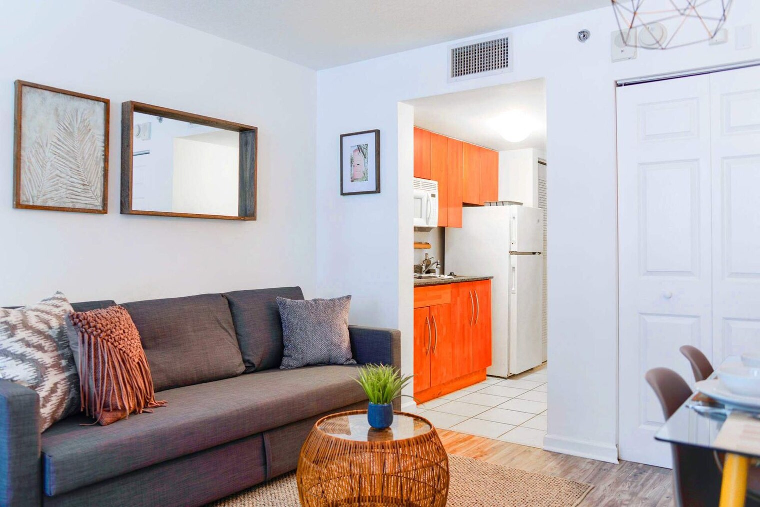 Building Photo - 1 SE 12th St