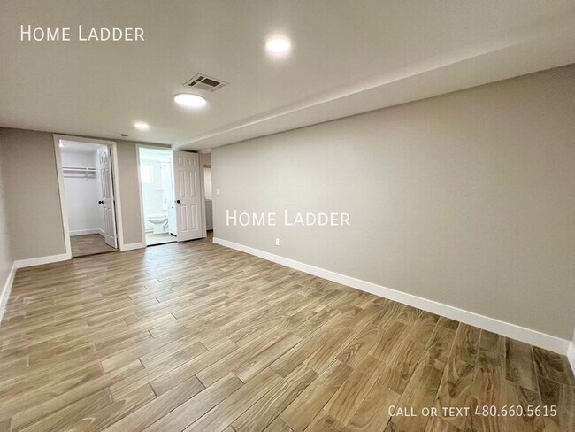 Building Photo - 415 S Lesueur-