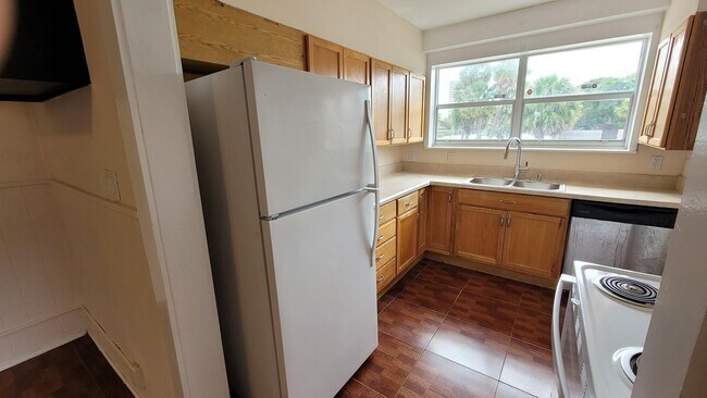 Building Photo - 5701 N Flagler Dr