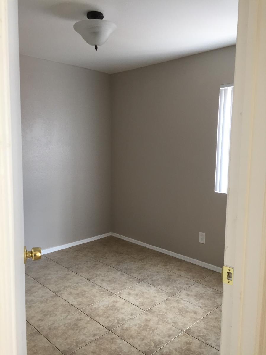 3 rd bedroom - 6213 E Greenway St