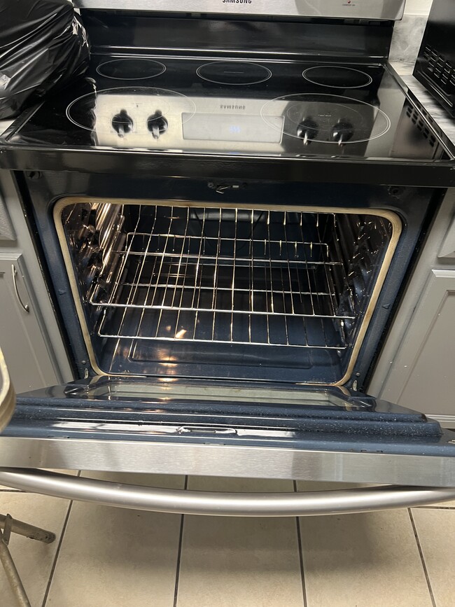 Building Photo - 3016 Hillsdale Ave