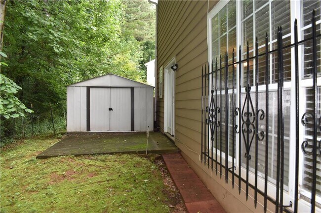 Building Photo - 610 Durham Ridge Dr NW