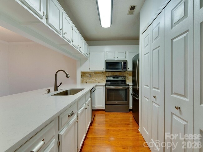 Building Photo - 19827 Henderson Rd