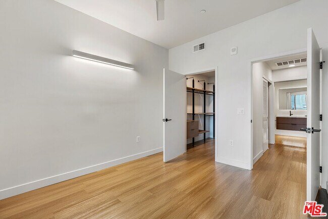 Building Photo - 10601 Washington Blvd