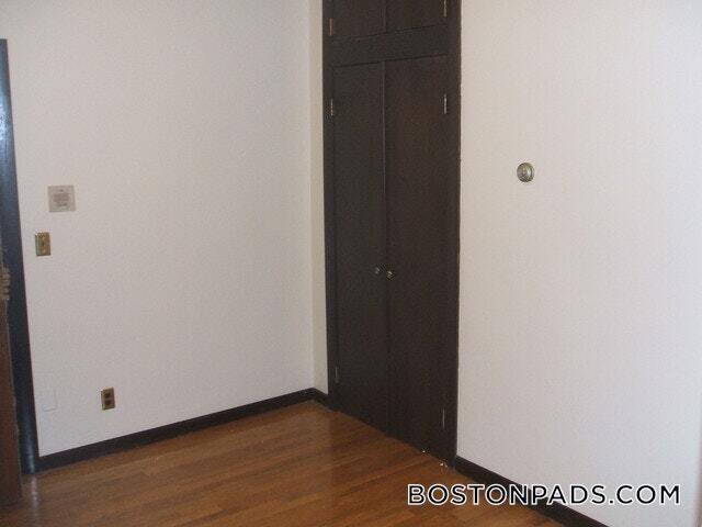 Building Photo - 9 Elmer St