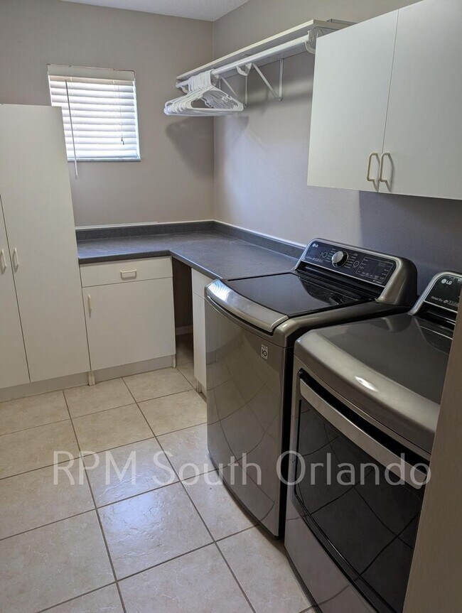 Building Photo - Spacious 4–5 Bedroom Home for Rent in Gate...