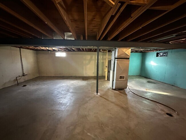 Building Photo - 1837-1837 Post Rd