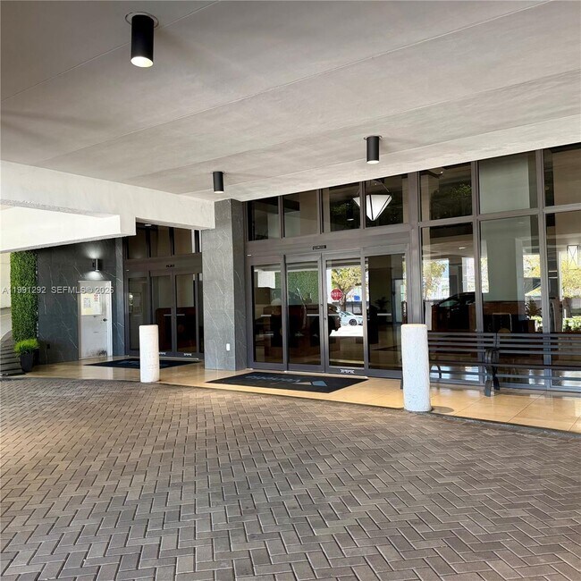 Building Photo - 555 NE 15th St