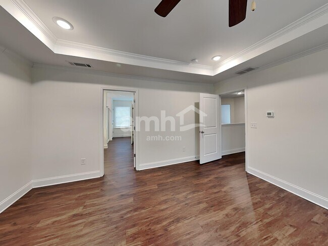 Building Photo - 3860 Chivalry Dr