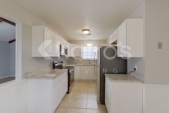 Building Photo - 5146 Susan Dr
