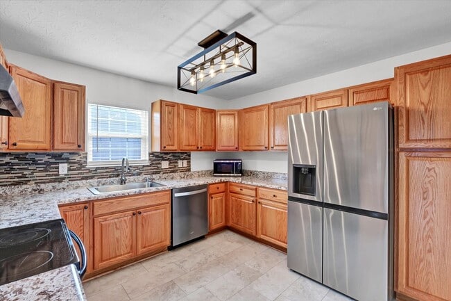 Building Photo - 204 Greenleaf Dr