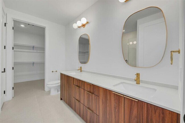 Building Photo - 1701 Simond Ave Ave