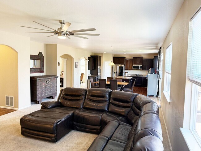 Building Photo - Amazing large 2-Story with open floor plan...