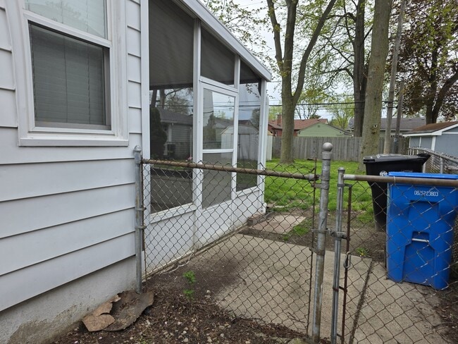 Building Photo - 26051 Alger St