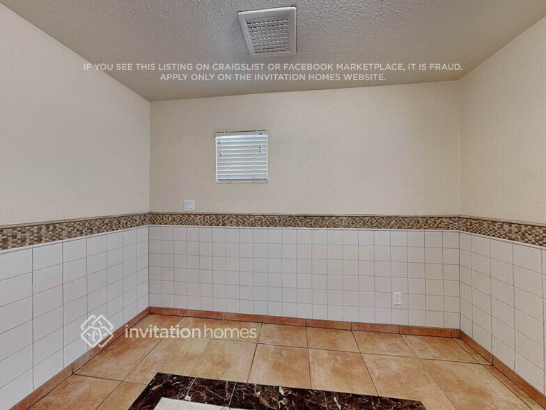 Building Photo - 3735 W Columbine Dr