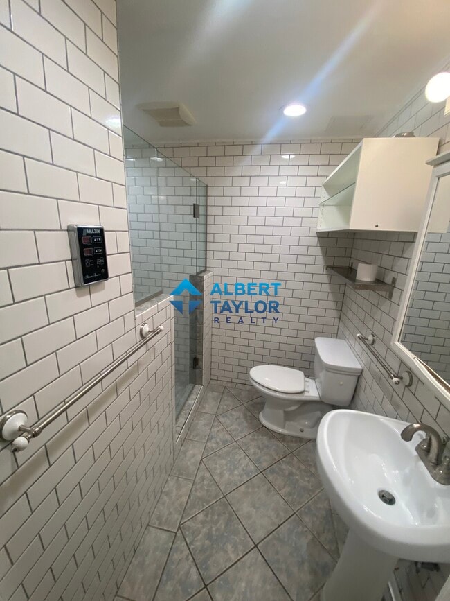 Building Photo - 1568 Tremont St