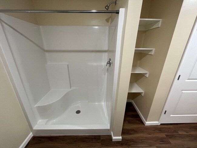 Building Photo - Wiese 141,143,145