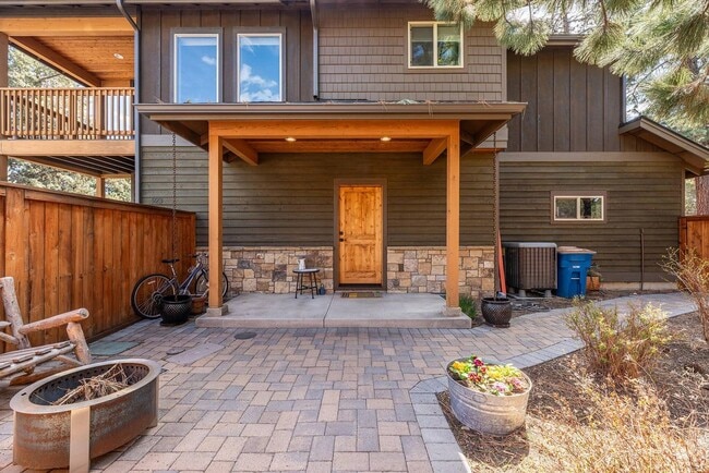 Building Photo - 923 E Desperado Trail