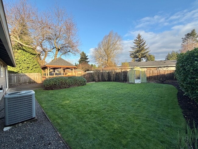 Building Photo - Adorable Quiet park like setting in fruit valley sunsets with landscaping provided