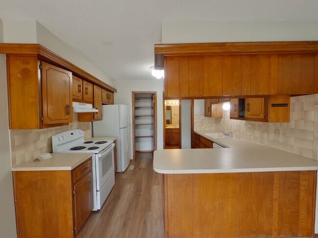Building Photo - 1730 S Beech Ct