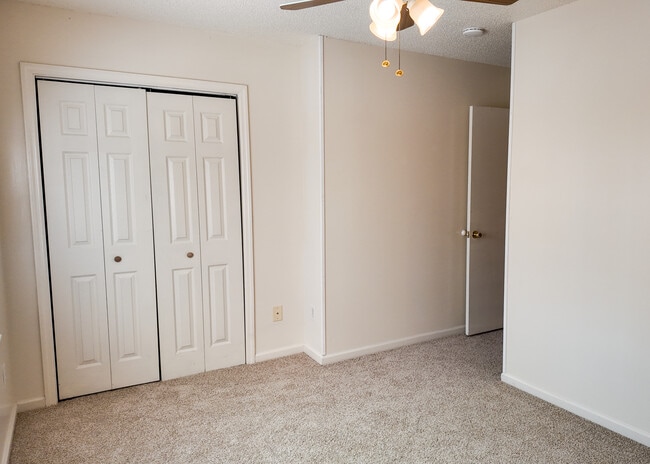 Building Photo - 204 Meadowbrook Ln