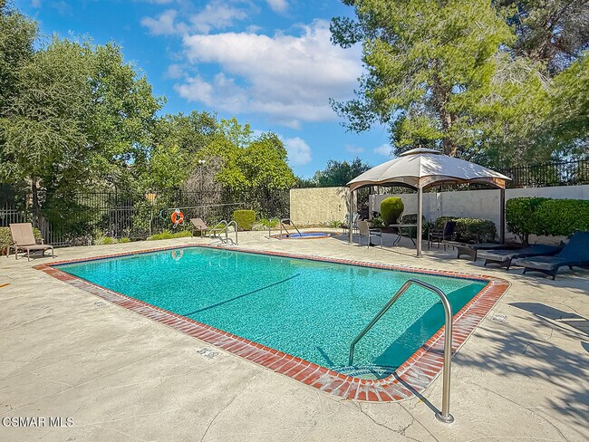 Building Photo - 29717 Strawberry Hill Dr