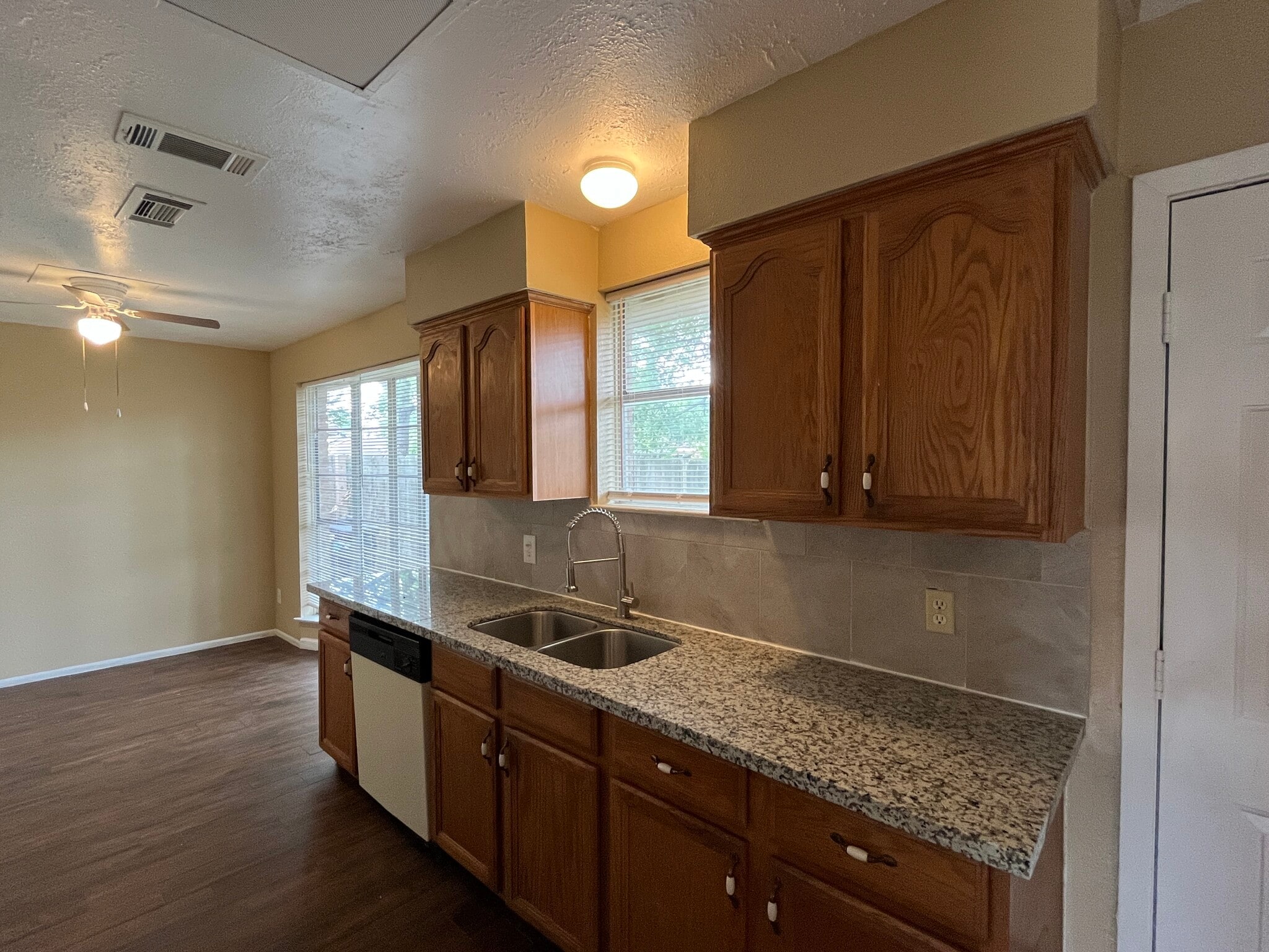 Building Photo - 806 Canna St