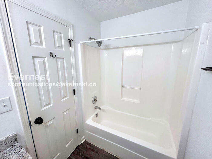 Building Photo - 3136 Lower Creek Dr