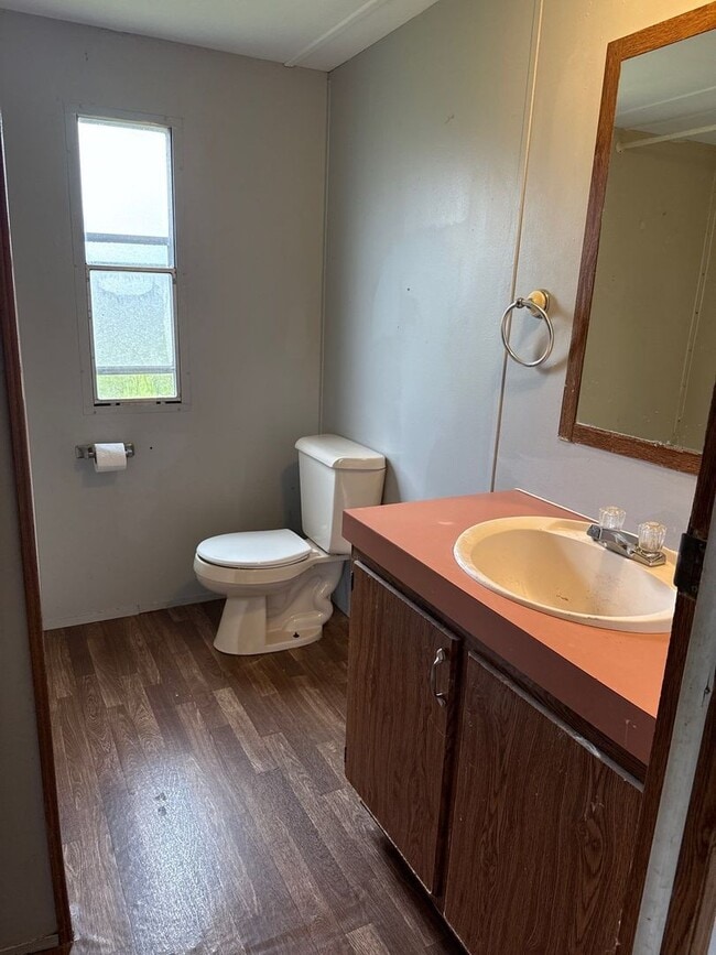 Building Photo - 2-Bedroom, 2-Bath Trailer with Scenic Views in Sparta, TN