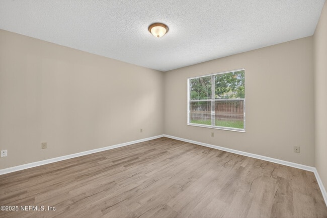 Building Photo - 2512 Bluffton Dr