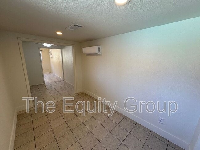 Building Photo - 1085 E Academy Ave