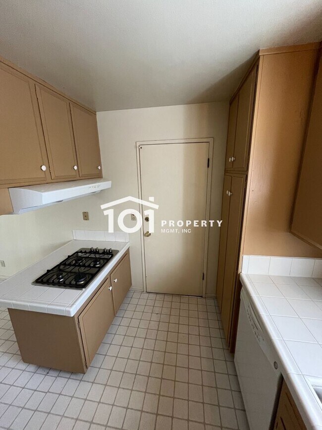 Building Photo - Spacious 3-Bedroom Home Near the Beach — Santa Barbara Shores