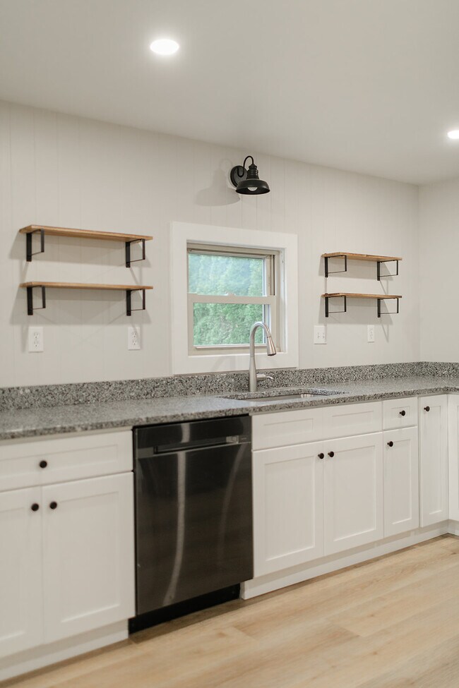 Building Photo - 1745 State St