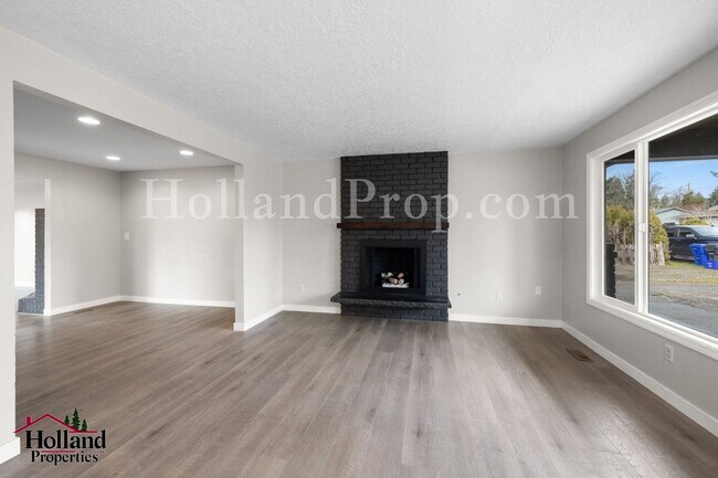 Building Photo - Fully Renovated 4-Bedroom Home with Shop, RV Parking & Expansive Yard – Oregon City