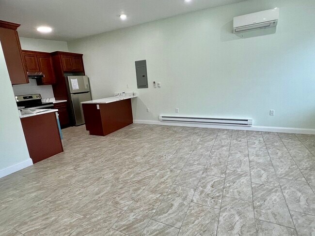 Building Photo - 343 Highland Ave