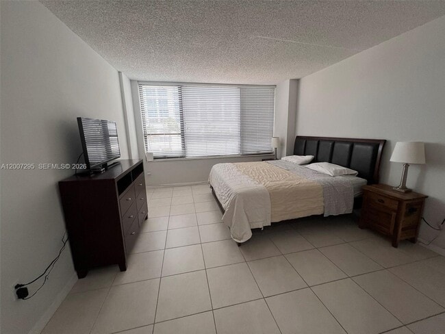 Building Photo - 3505 S Ocean Dr