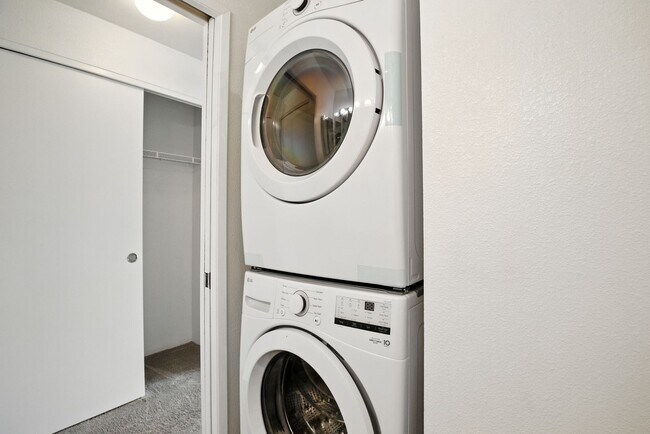 Building Photo - Lihue 2-Bedroom Condo for Rent