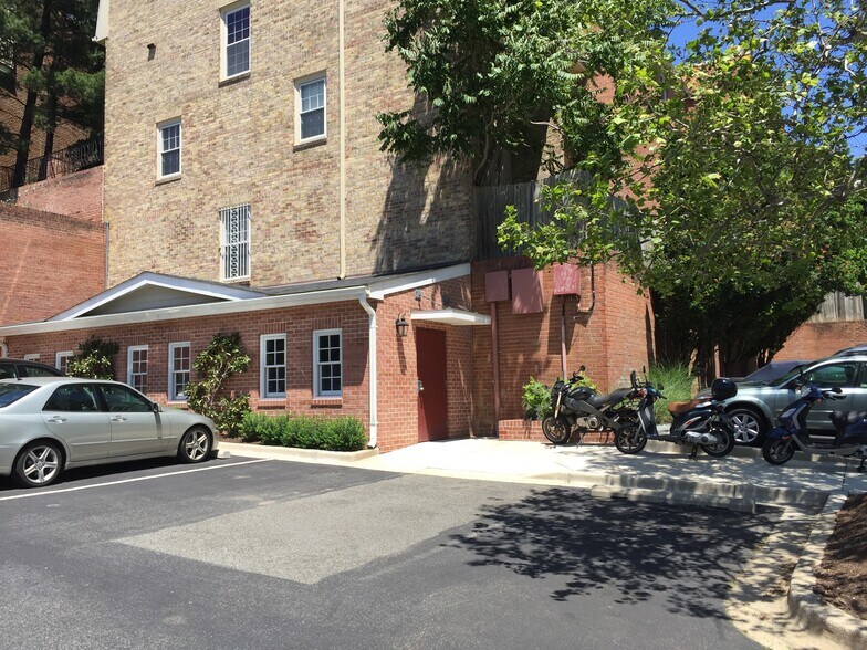 Bikeroom - 1660 Beekman Pl NW