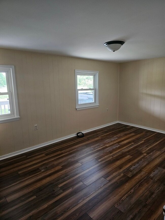 Building Photo - 2BR Remodeled House Hollidaysburg