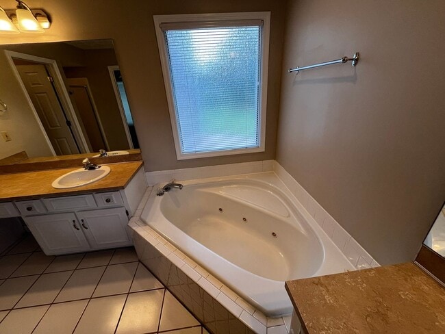 Building Photo - Blending Relaxation & Sophistication to Cr...