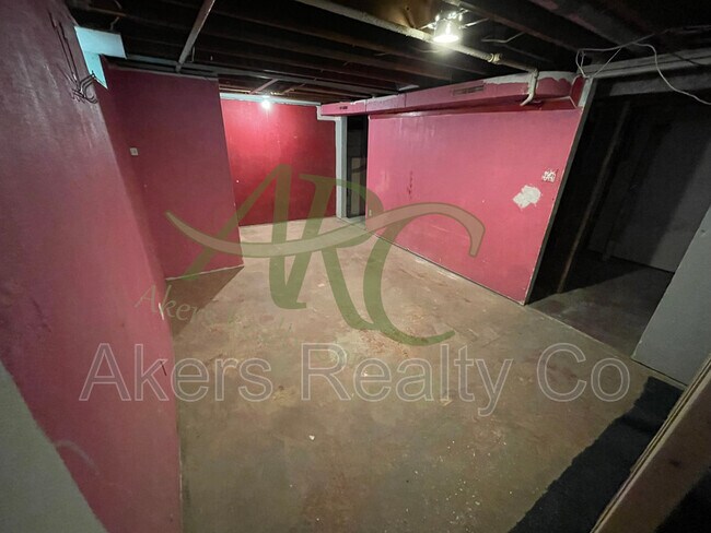 Building Photo - 1640 E Orman Ave
