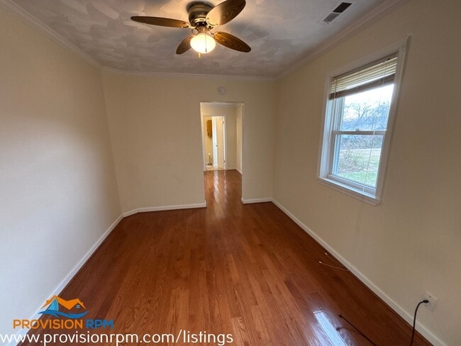 Building Photo - 221 Rosewood St