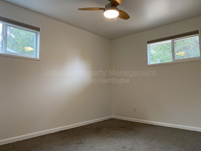 Building Photo - 2605 Lark Dr