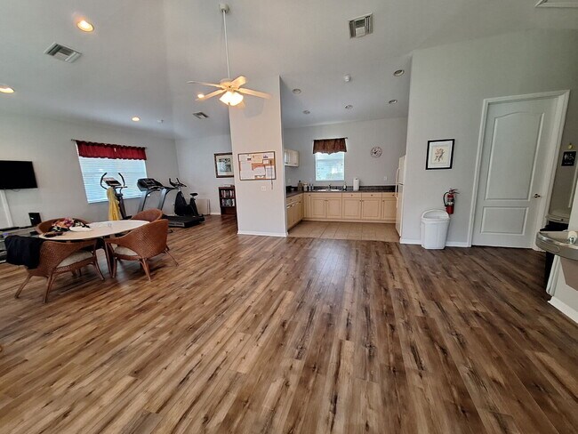 Building Photo - Lovely Villa in Gated Community in Venice