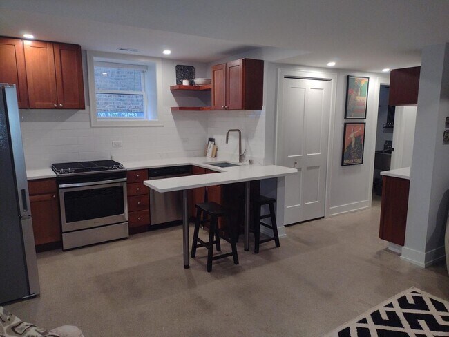 Building Photo - 1317 W Eddy St