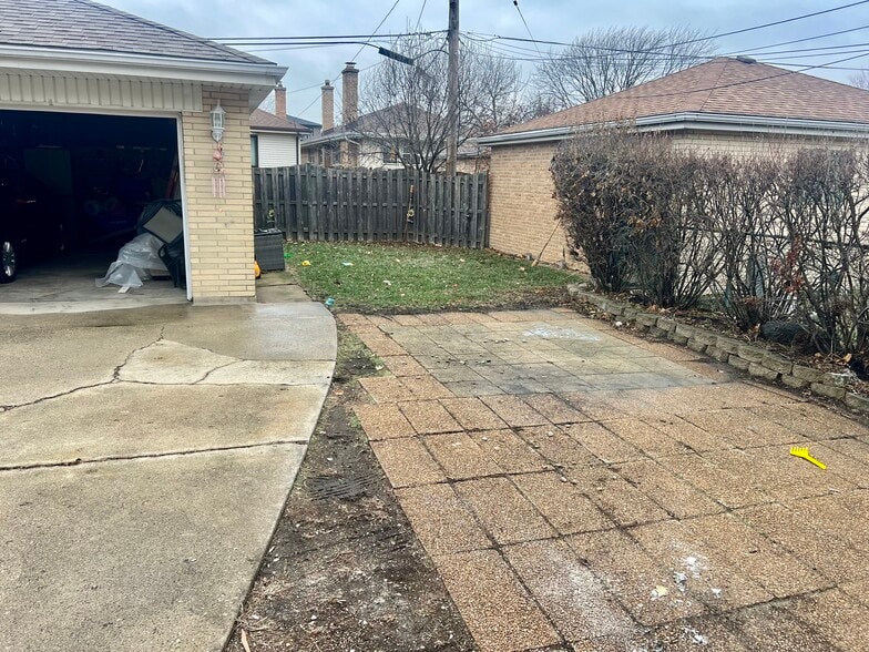 Building Photo - 4852 N Greenwood Ave