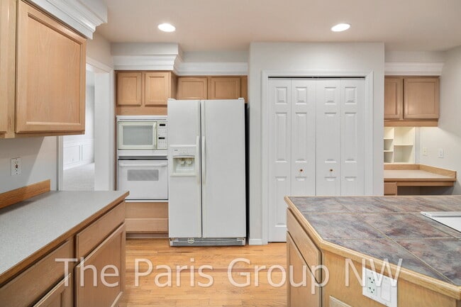 Building Photo - Extraordinary 3463sf Newcastle Home * Amazing Outdoor Spaces * A/C