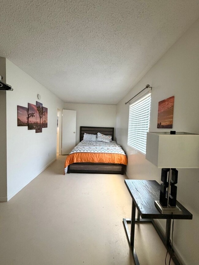 Building Photo - Cozy 1 Bedroom 1 Bathroom with Great Views