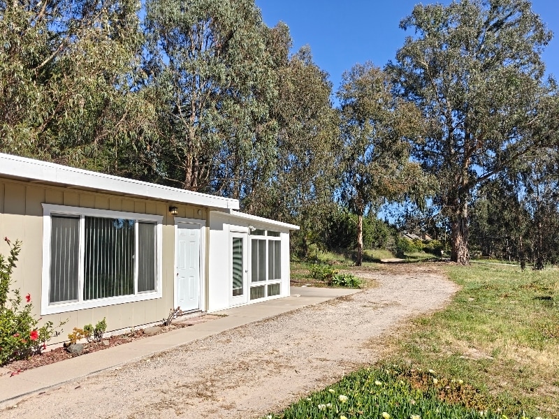 Building Photo - 955 Via Solana