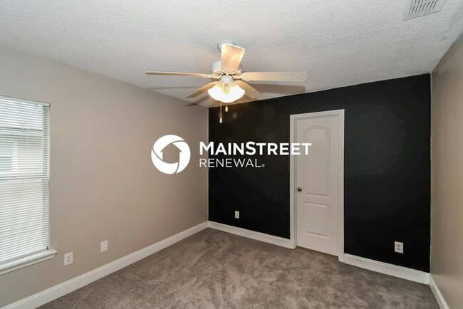 Building Photo - 3 Bedroom Pet-Friendly Home in Jacksonville, FL with Main Street Renewal